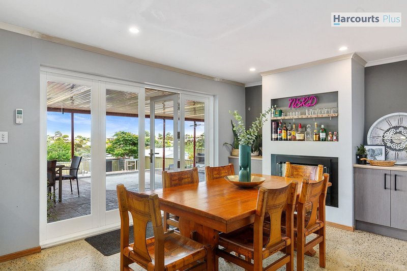 Photo - 5 Aroona Road, Hallett Cove SA 5158 - Image 9