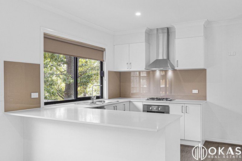 Photo - 5 Aryan Close, Mooroolbark VIC 3138 - Image 5