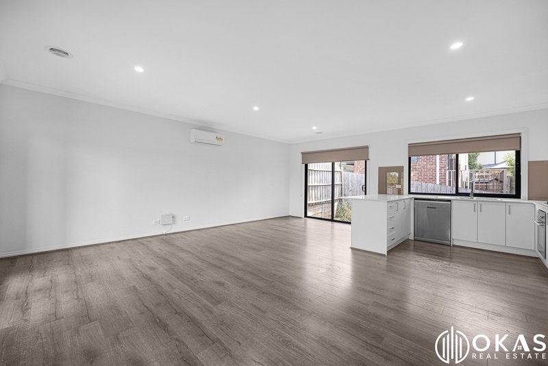 Photo - 5 Aryan Close, Mooroolbark VIC 3138 - Image 7