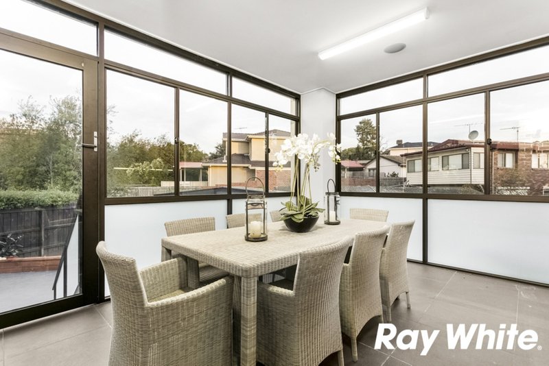 Photo - 5 Ashbury Court, Mount Waverley VIC 3149 - Image 6