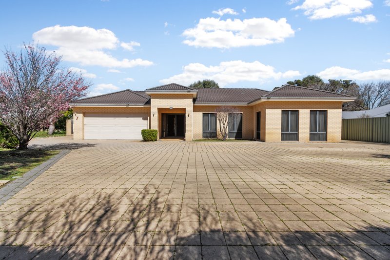 Photo - 5 Ashmore Avenue, Canning Vale WA 6155 - Image 3