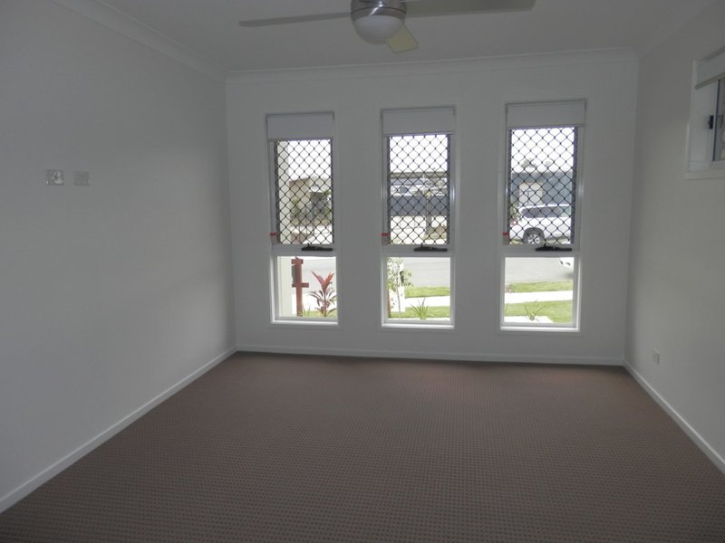 Photo - 5 Astartea Street, Deebing Heights QLD 4306 - Image 7