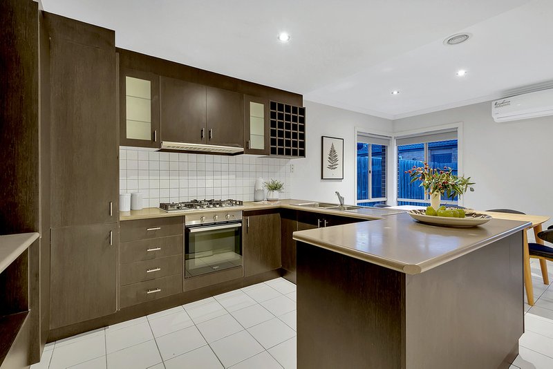 Photo - 5 Astley Walk, Roxburgh Park VIC 3064 - Image 11