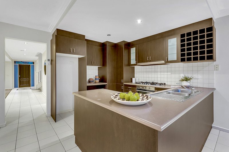 Photo - 5 Astley Walk, Roxburgh Park VIC 3064 - Image 12