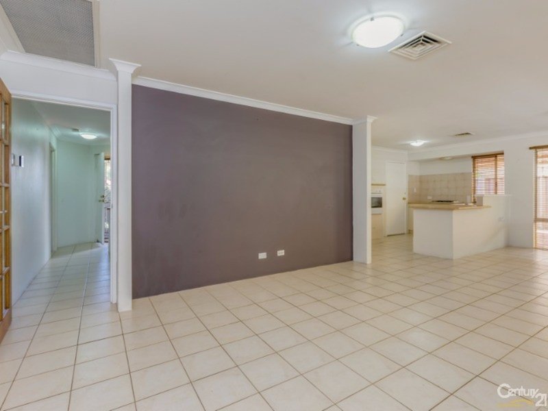 Photo - 5 Autumn Crescent, Thornlie WA 6108 - Image 8