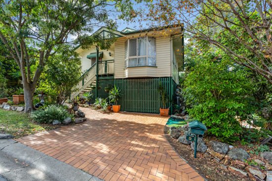 Photo - 5 Awaba Street, Wavell Heights QLD 4012 - Image 2