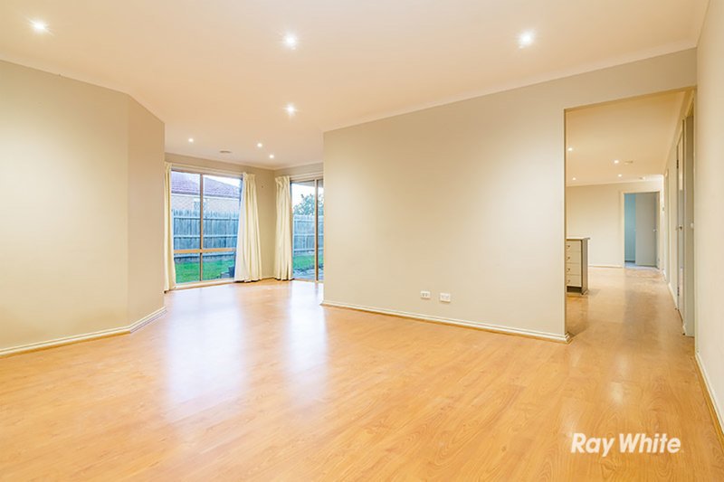 Photo - 5 Aztec Place, Cranbourne VIC 3977 - Image 4