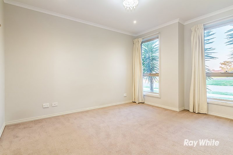 Photo - 5 Aztec Place, Cranbourne VIC 3977 - Image 6