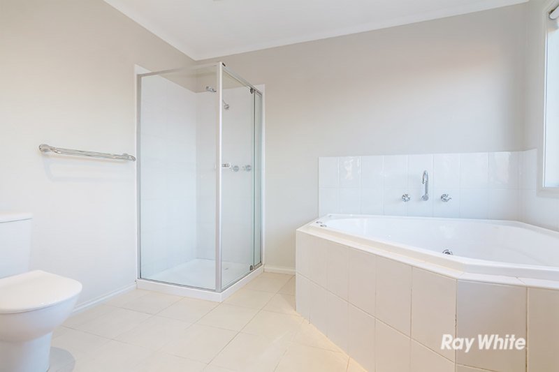 Photo - 5 Aztec Place, Cranbourne VIC 3977 - Image 7