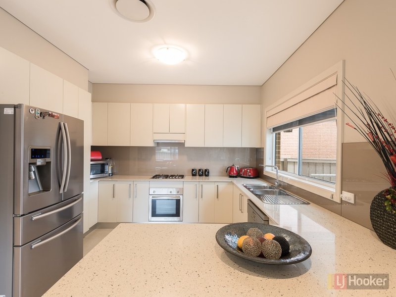 Photo - 5 Balgownie Road, Prestons NSW 2170 - Image 4