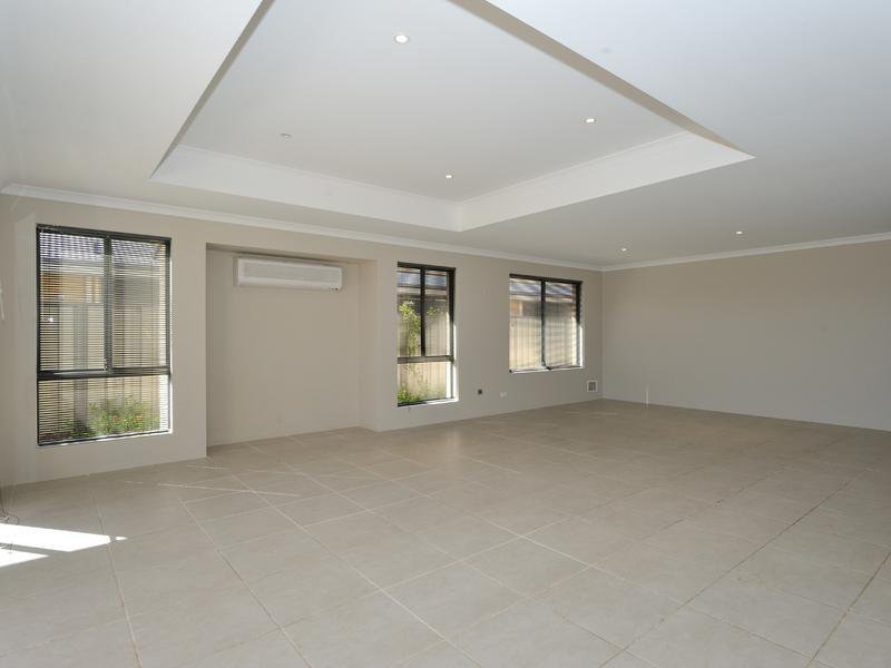 Photo - 5 Ballaballa Close, Baldivis WA 6171 - Image 4