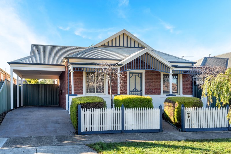 Photo - 5 Ballarat Court, Craigieburn VIC 3064 - Image 1