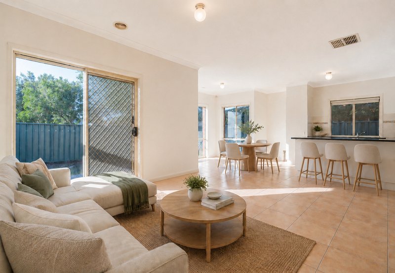 Photo - 5 Ballarat Court, Craigieburn VIC 3064 - Image 9