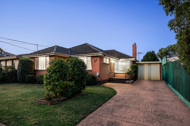 Photo - 5 Banbury Street, Burwood East VIC 3151 - Image 2