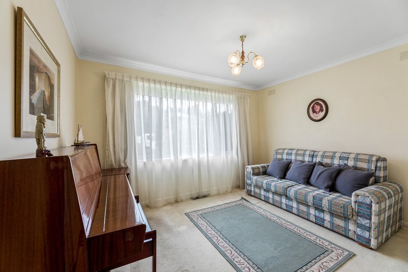 Photo - 5 Banbury Street, Burwood East VIC 3151 - Image 5