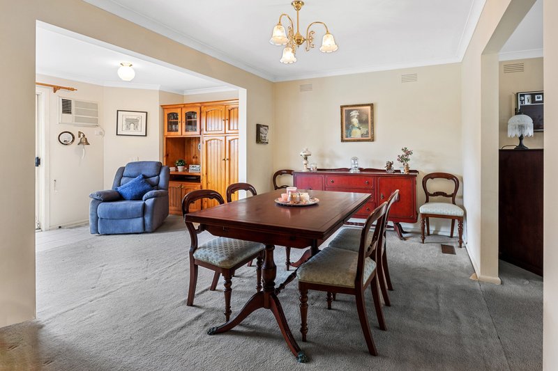 Photo - 5 Banbury Street, Burwood East VIC 3151 - Image 6