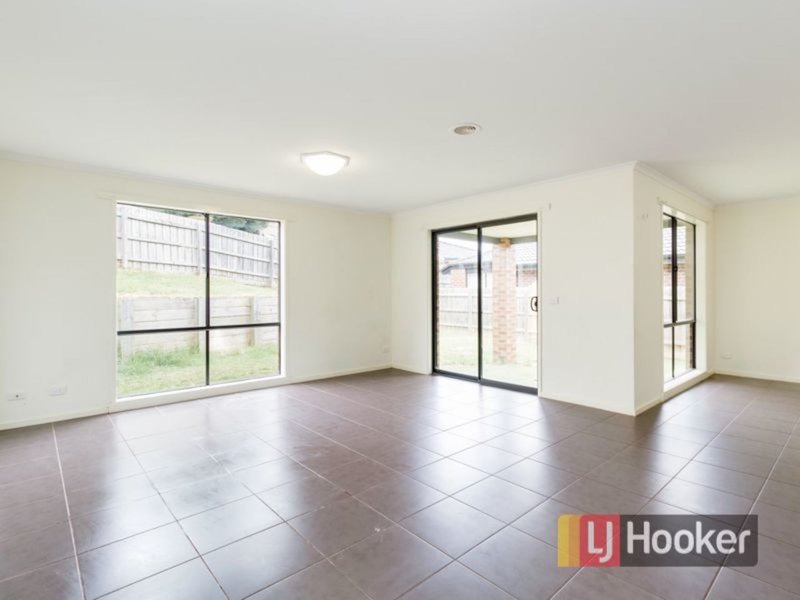 Photo - 5 Bando Court, Hampton Park VIC 3976 - Image 6