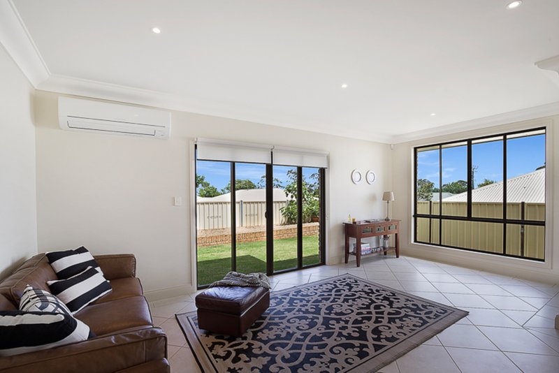 Photo - 5 Banksdale Drive, Middle Ridge QLD 4350 - Image 8