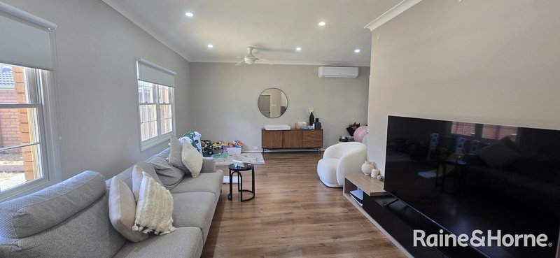 Photo - 5 Banksia Place, Ingleburn NSW 2565 - Image 10