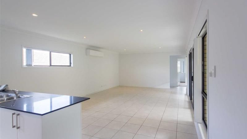 Photo - 5 Banksia Road, Coomera QLD 4209 - Image 3