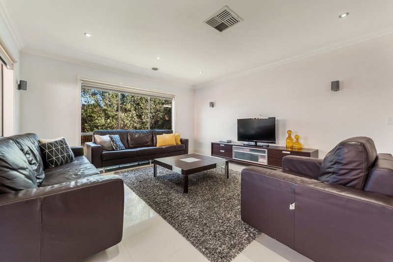 Photo - 5 Bantock Lane, Caroline Springs VIC 3023 - Image 12