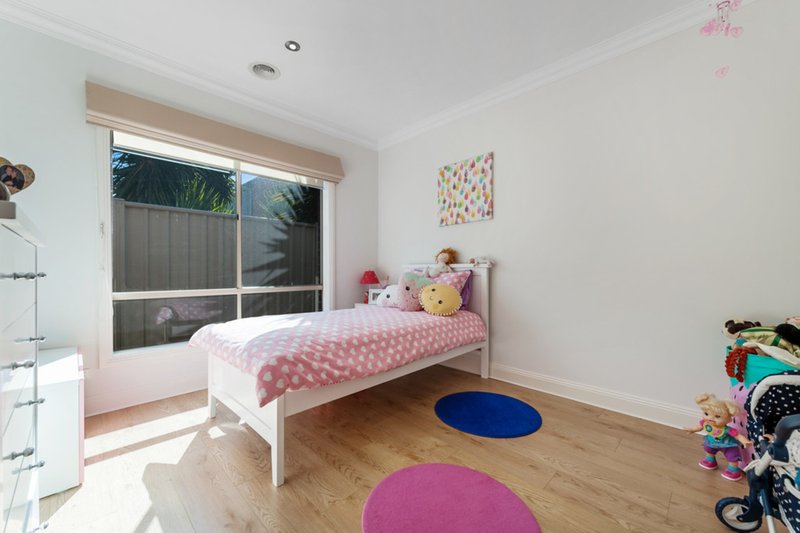 Photo - 5 Bantock Lane, Caroline Springs VIC 3023 - Image 15