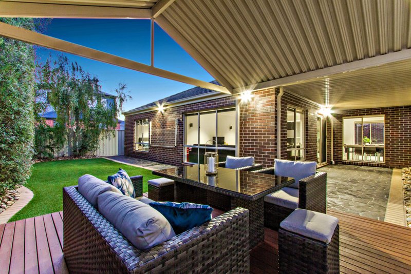 Photo - 5 Bantock Lane, Caroline Springs VIC 3023 - Image 19