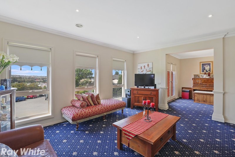 Photo - 5 Banyan Court, Waurn Ponds VIC 3216 - Image 2