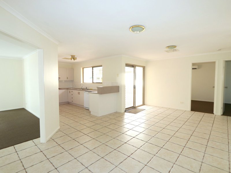 Photo - 5 Barbara Crt , Emerald QLD 4720 - Image 7