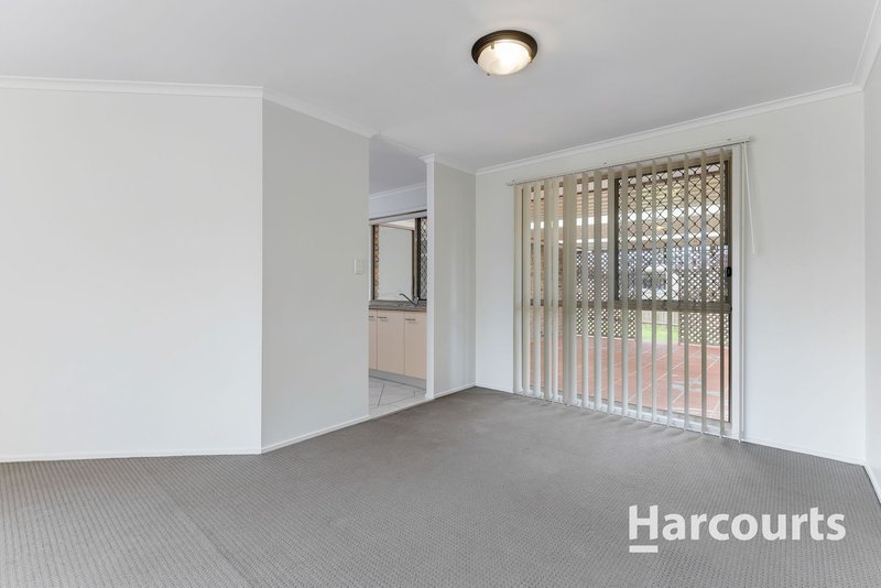 Photo - 5 Barcoo Court, Hillcrest QLD 4118 - Image 3