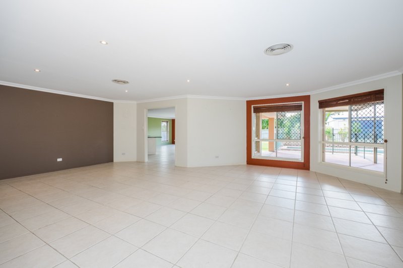 Photo - 5 Barculdie Crescent, Deception Bay QLD 4508 - Image 3