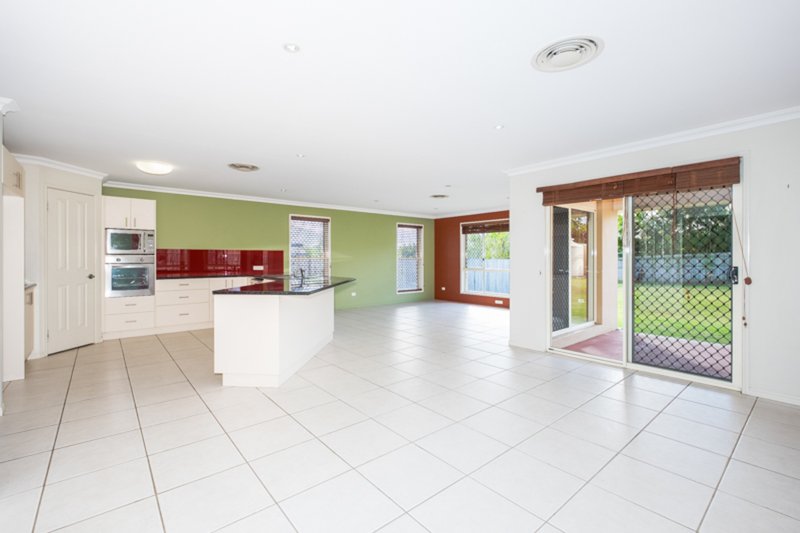 Photo - 5 Barculdie Crescent, Deception Bay QLD 4508 - Image 4