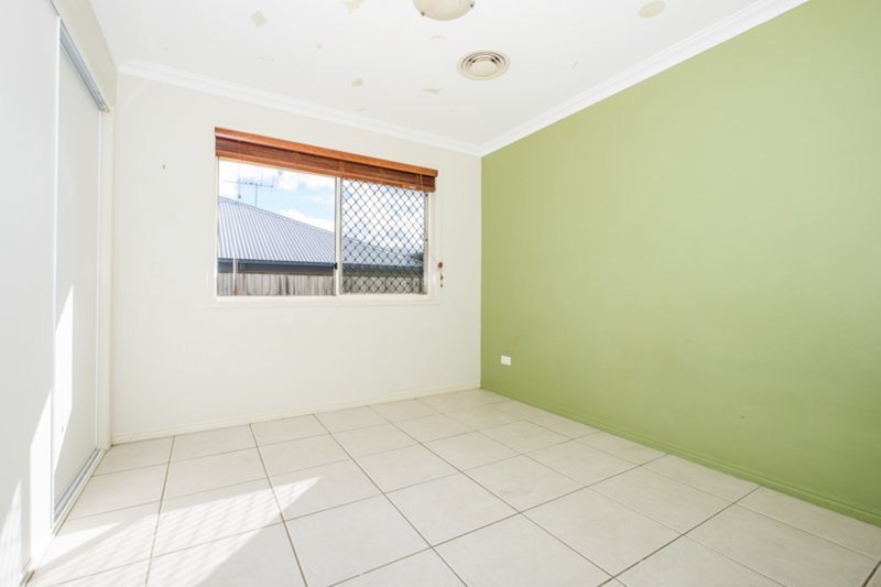 Photo - 5 Barculdie Crescent, Deception Bay QLD 4508 - Image 7