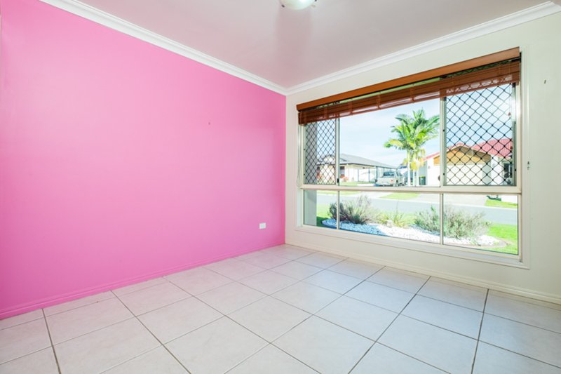 Photo - 5 Barculdie Crescent, Deception Bay QLD 4508 - Image 10