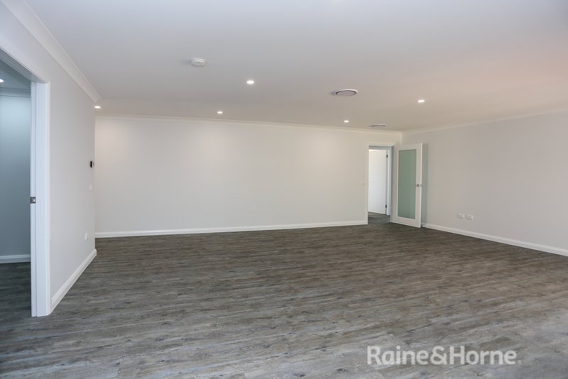 Photo - 5 Barr Street, Windradyne NSW 2795 - Image 4