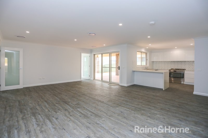 Photo - 5 Barr Street, Windradyne NSW 2795 - Image 5