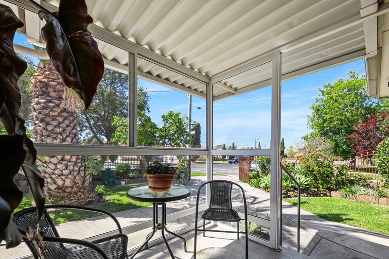 Photo - 5 Barry Road, Thomastown VIC 3074 - Image 3