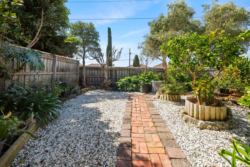 Photo - 5 Barry Road, Thomastown VIC 3074 - Image 17