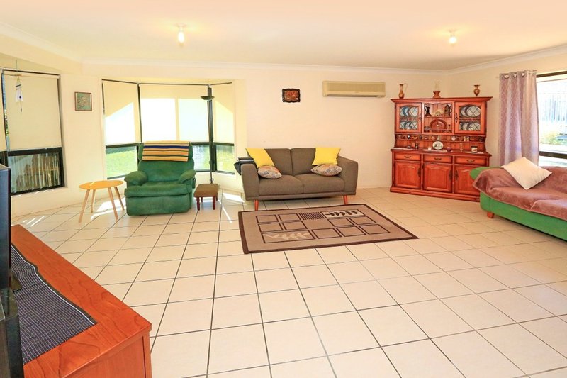 Photo - 5 Bartram Place, Kawana QLD 4701 - Image 4