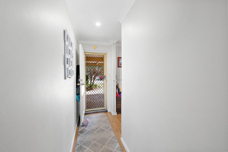 Photo - 5 Basslet Place, Warnbro WA 6169 - Image 5