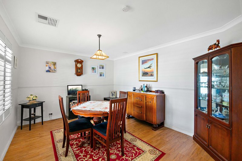 Photo - 5 Basslet Place, Warnbro WA 6169 - Image 6