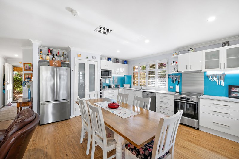 Photo - 5 Basslet Place, Warnbro WA 6169 - Image 9