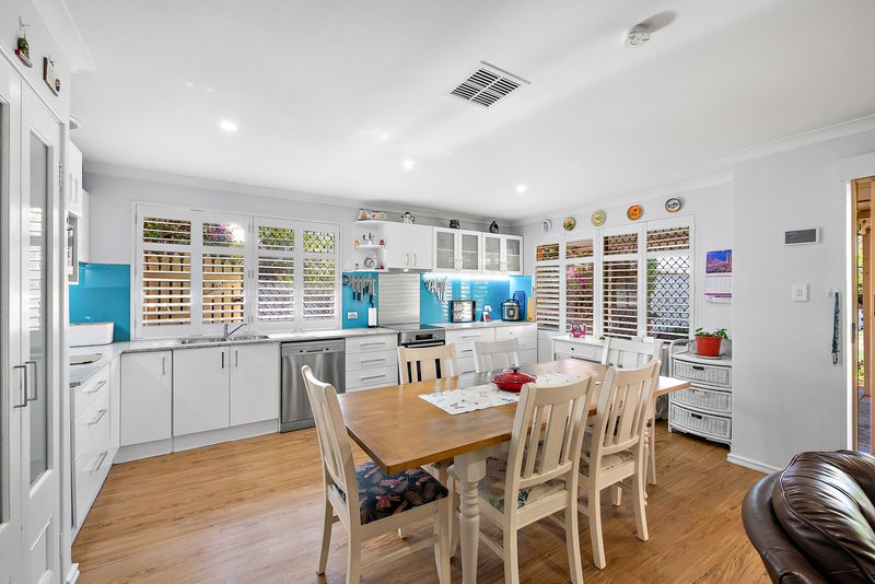 Photo - 5 Basslet Place, Warnbro WA 6169 - Image 10