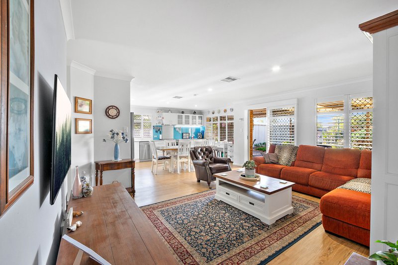 Photo - 5 Basslet Place, Warnbro WA 6169 - Image 14