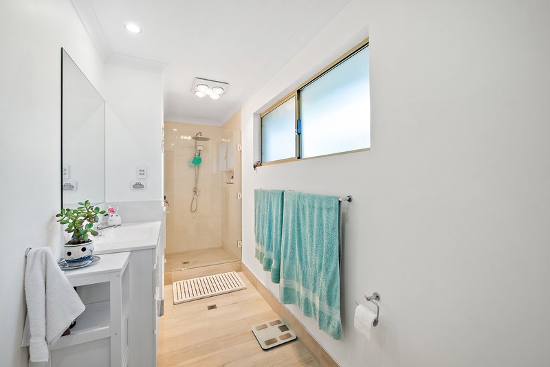 Photo - 5 Basslet Place, Warnbro WA 6169 - Image 19