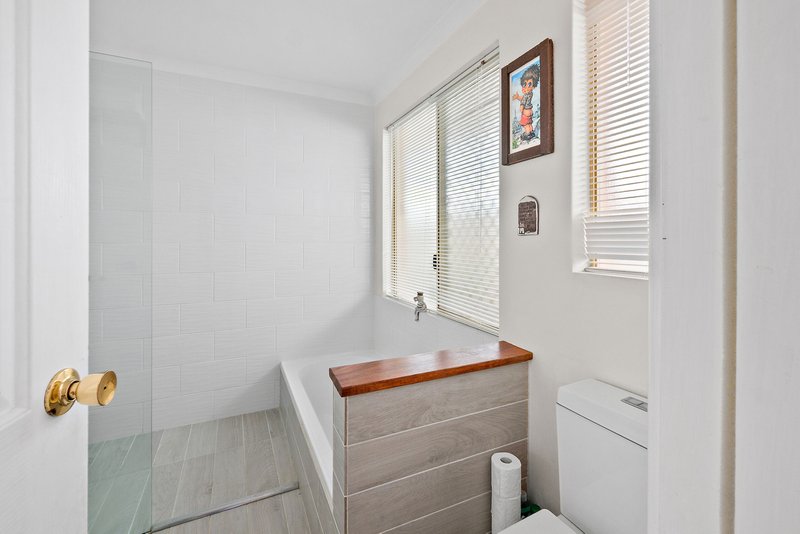 Photo - 5 Basslet Place, Warnbro WA 6169 - Image 22