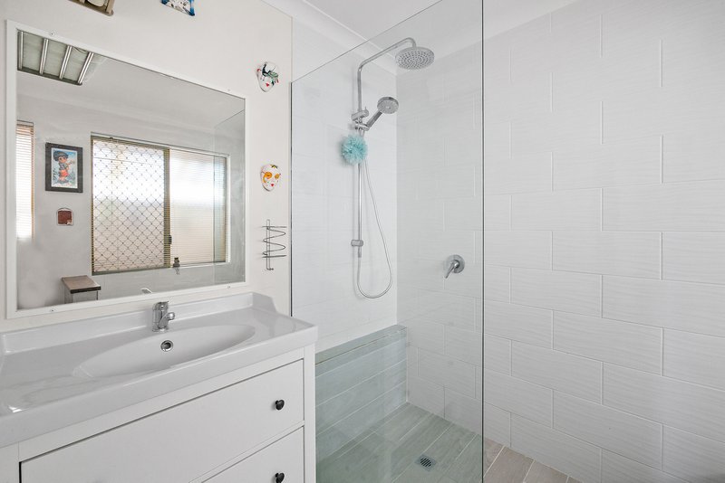 Photo - 5 Basslet Place, Warnbro WA 6169 - Image 23