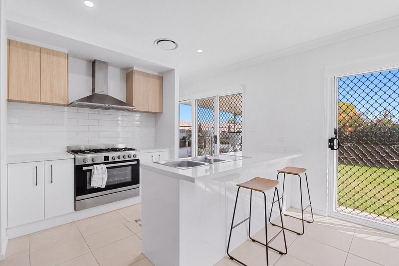 Photo - 5 Batura Street, Pallara QLD 4110 - Image 4