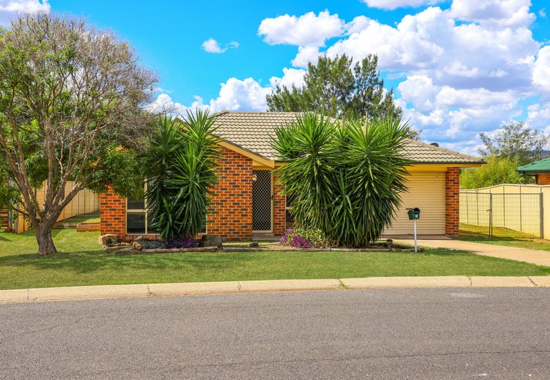 Photo - 5 Baxter Place, Tamworth NSW 2340 - Image 1