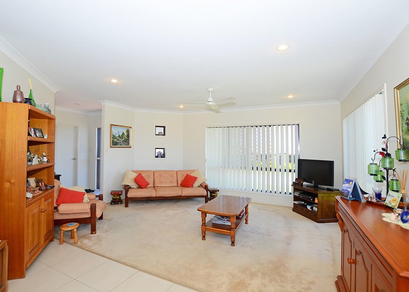 Photo - 5 Bayridge Heights Drive, Nikenbah QLD 4655 - Image 2